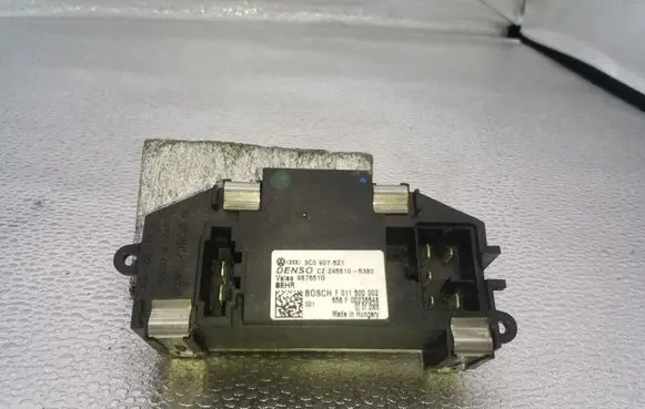 Volkswagen PASSAT B6 Heater blower motor/fan resistor 3C0907521 CZ2468105380 987651G