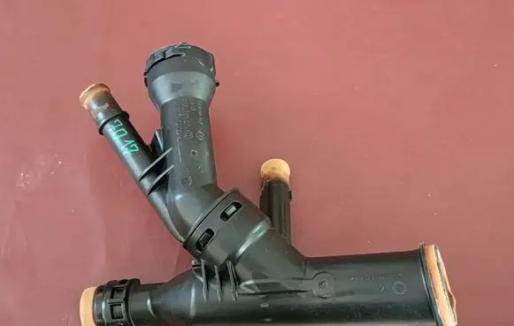 Volkswagen Touran III Engine coolant pipe/hose 4L121026O 4L121026