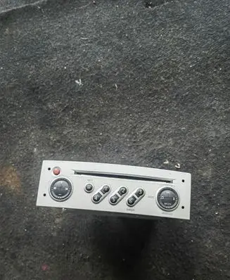 Renault Modus Radio/CD/DVD/GPS head unit 8200633632