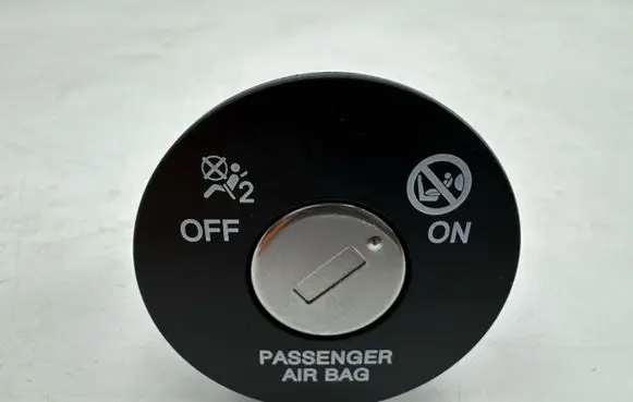 Hyundai Tucson IV NX4 Passenger airbag on/off switch 