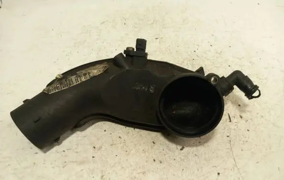 Audi A6 S6 C5 4B Air intake duct part 3915268911