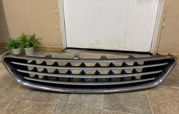 Mini Cooper Countryman R60 Front bumper upper radiator grill 9801582
