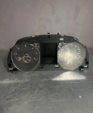 Volkswagen PASSAT B7 Speedometer (instrument cluster) 3AA920970J