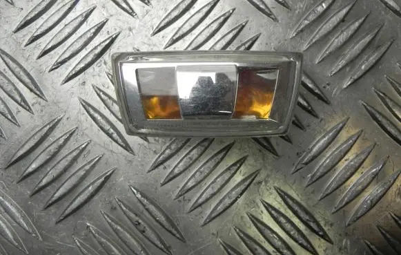 Opel Insignia A Front fender indicator light 13252455 A2242 UN