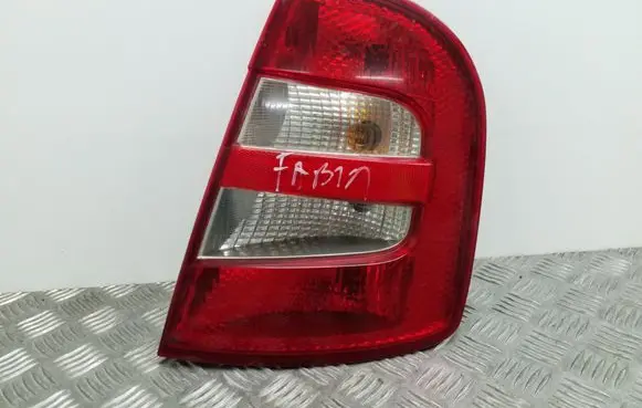 Skoda Fabia Mk1 (6Y) Rear/tail lights 6Y6945096 6Y6945112