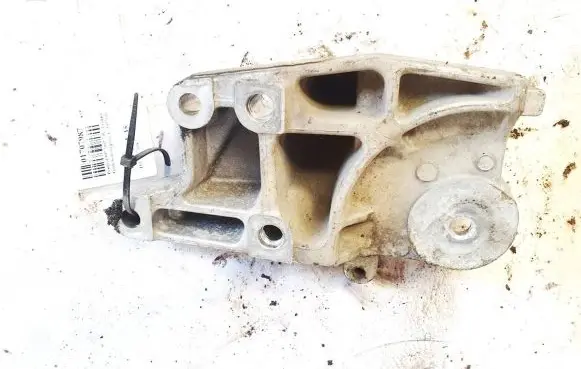 Peugeot 807 Engine mounting bracket 1497543080a