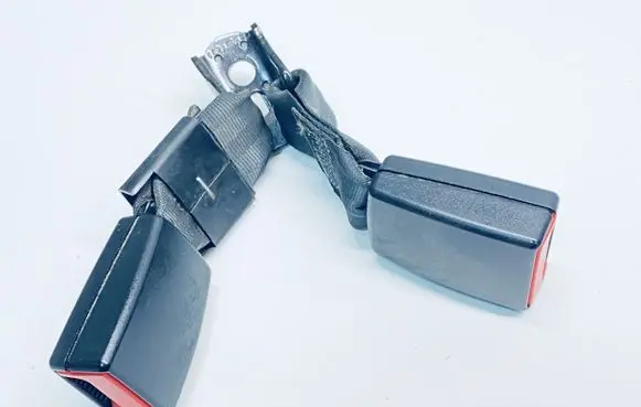 Volkswagen Jetta VI Middle seatbelt buckle (rear) 5C6857739