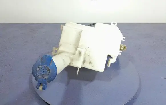Windshield washer fluid reservoir/tank