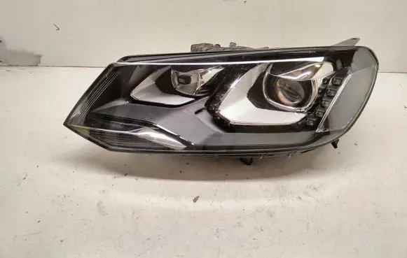 Volkswagen Touareg II Headlight/headlamp