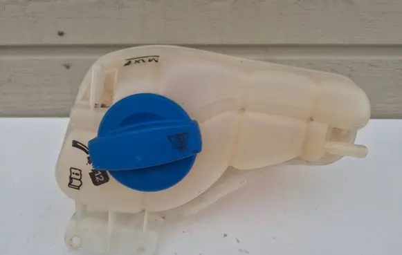 Coolant expansion tank/reservoir