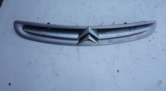Citroen Xsara Picasso Front bumper upper radiator grill