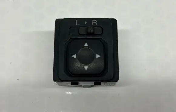 Mitsubishi L200 Wing mirror switch MR190956