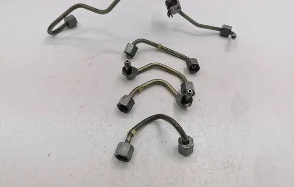 Mitsubishi Outlander Fuel injector supply line/pipe 