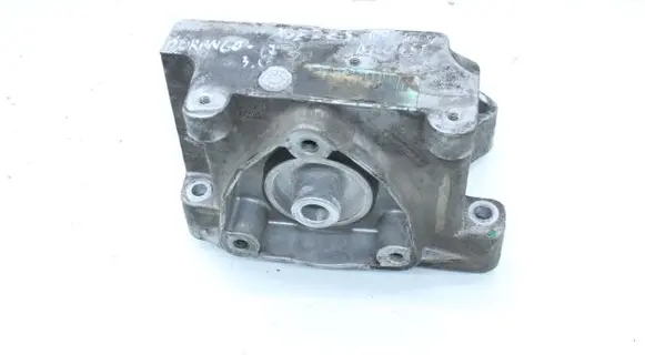 Dodge Durango III Gearbox mounting bracket 68275992AA