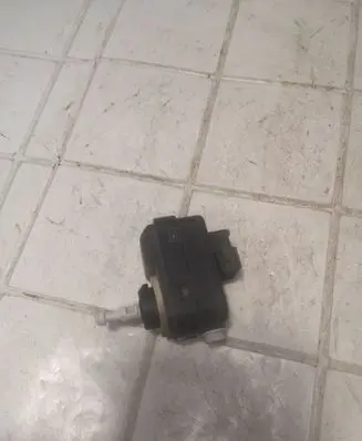 Nissan Note (E11) Headlight level adjustment motor 89028944