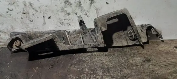 Citroen C4 I Front bumper mounting bracket 9652507280