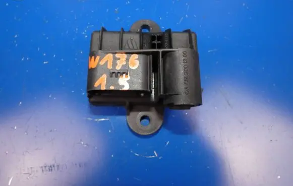 Mercedes-Benz A W176 Glow plug pre-heat relay A6519001300 51299056 1302001490553