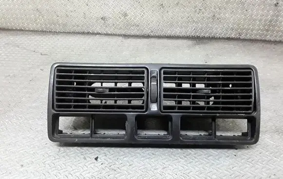 Volkswagen Golf IV Dash center air vent grill