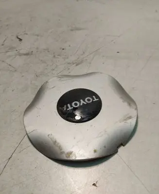 Toyota Corolla E110 R14 wheel hub/cap/trim 2812E14