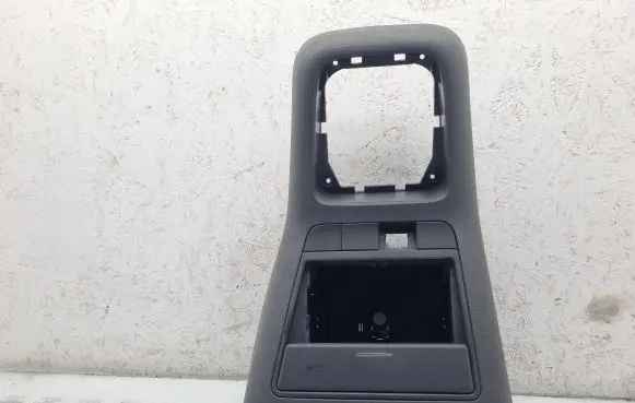 Volkswagen Golf Plus Center console 5M1857961C