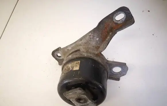 Volvo V70 Engine mount bracket 30671245