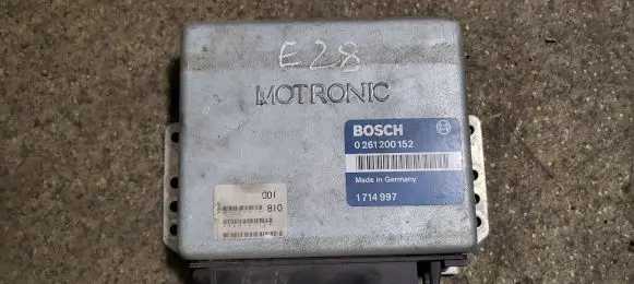 BMW 5 E28 Engine control unit/module 1714997 0261200152