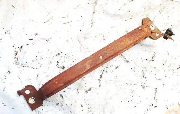 Fuel tank mounting bracket