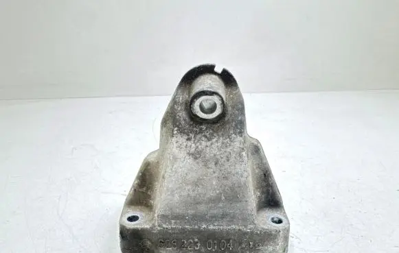 Mercedes-Benz S W220 Engine mounting bracket 6282230104
