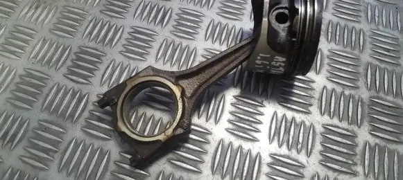 Opel Astra G Piston with connecting rod