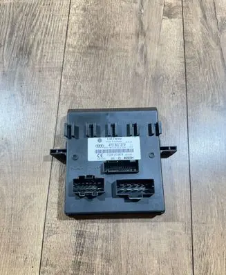 Audi Q7 4L Comfort/convenience module 4F0907279 F005V00619