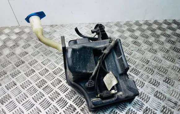 Audi A1 Windshield washer fluid reservoir/tank 6R0955453D 6R0955453E