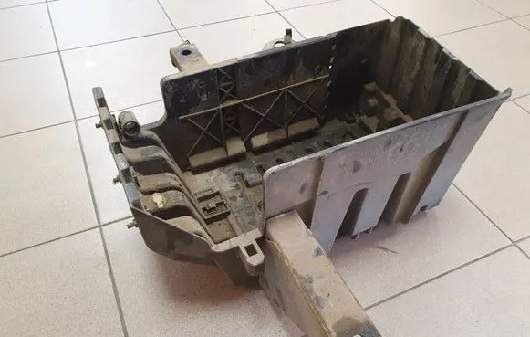 Battery box tray