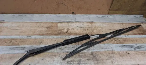 Mazda 2 Front wiper blade arm