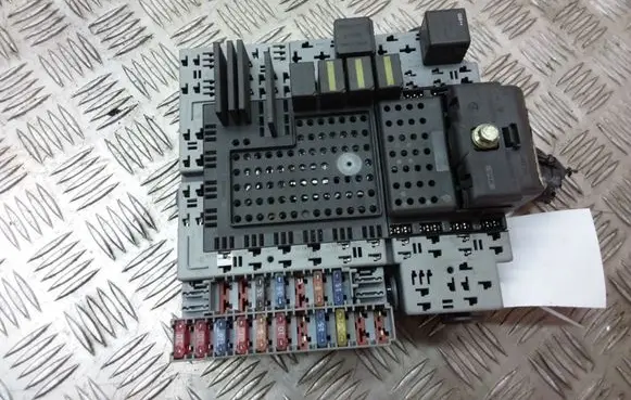 Volvo S60 Fuse module 8688153 8645729 02W103
