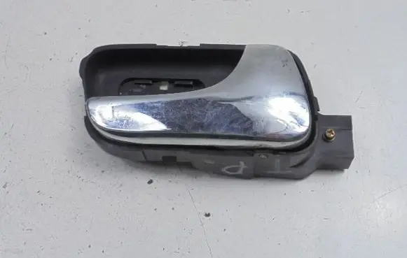 Chevrolet Evanda Rear door interior handle 96326844
