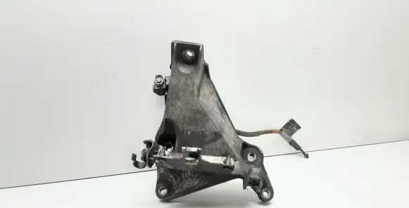 BMW 3 E90 E91 Engine mounting bracket 6760309