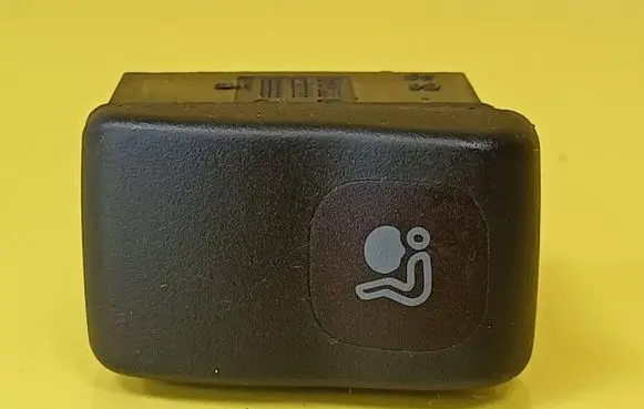 Passenger airbag on/off switch