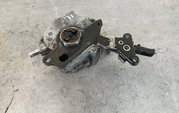 Volkswagen Touran I Vacuum pump 038145209CBOSCH