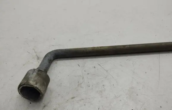 Ford C-MAX I Wheel nut wrench 
