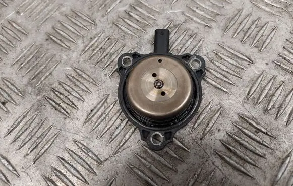 Mercedes-Benz GL X166 Camshaft vanos timing valve A2761560490