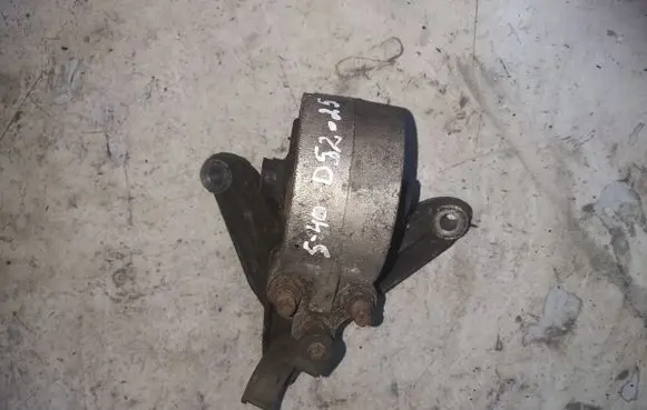 Volvo S40, V40 Engine mount bracket mr222150
