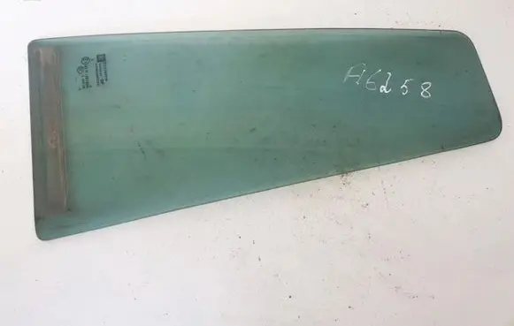Opel Zafira B Rear vent window glass 