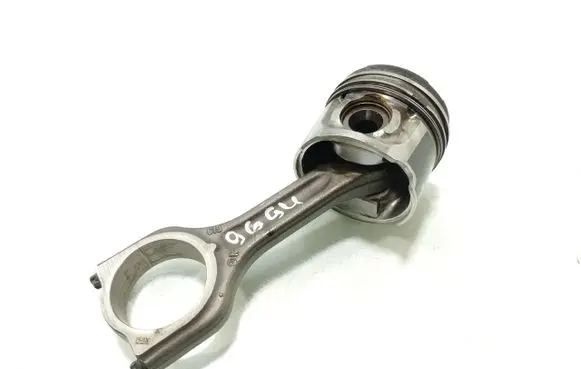 Ford Focus Piston with connecting rod 