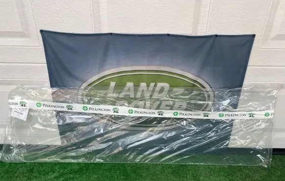 Land Rover Defender Rear vent window glass 43R00157