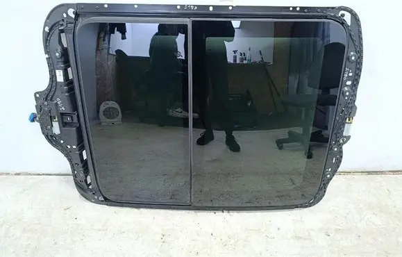 Maserati Levante Sunroof set 06700753880