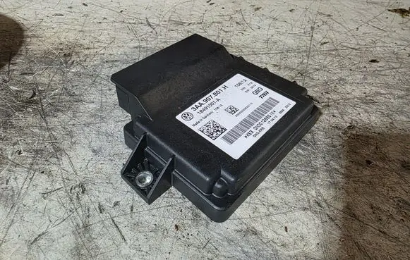 Volkswagen PASSAT B7 Hand brake control module 3AA907801H