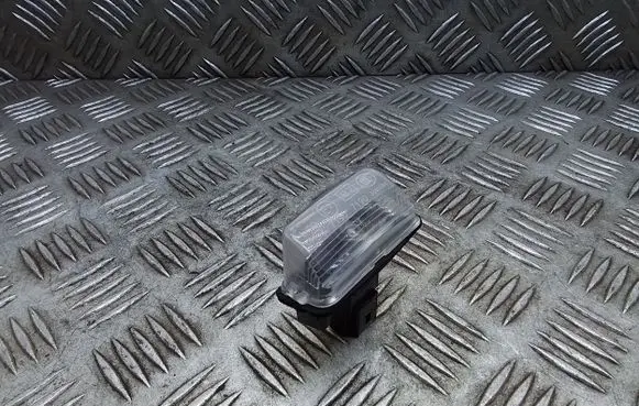 Peugeot Traveller Number plate light E27190