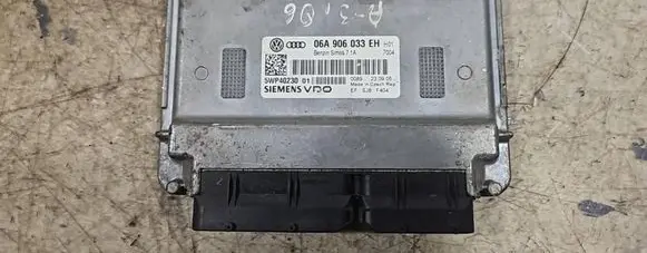 Audi A3 S3 8P Engine control unit/module 06A906033EH 5WP40230