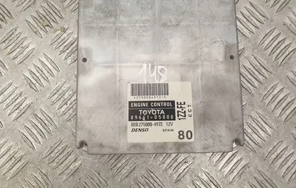 Toyota Avensis T250 Engine control unit/module 8966105800