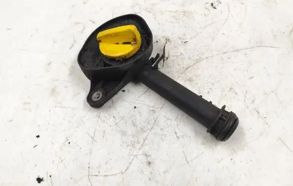 Renault Modus Oil fill pipe 8200323344